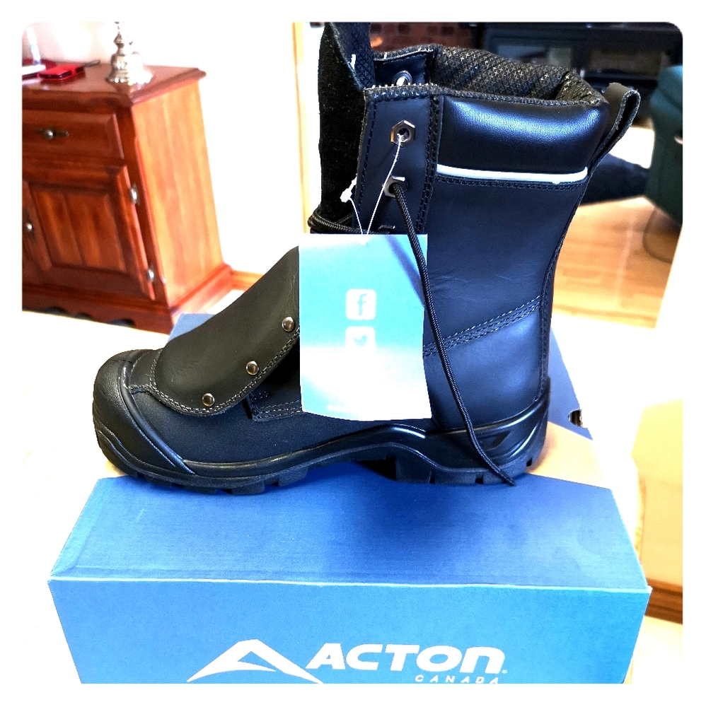 NEW IN BOX Men Work Boots